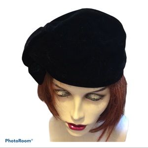 Vintage Black Velvet Sm Hat 1940s